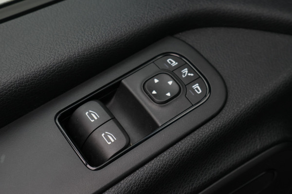Mercedes-Benz Sprinter 519 CDI Automaat L2H2 Leer, Luchtvering, 360° Camera, ACC, Trekhaak, LED, Dubbel lucht, N1