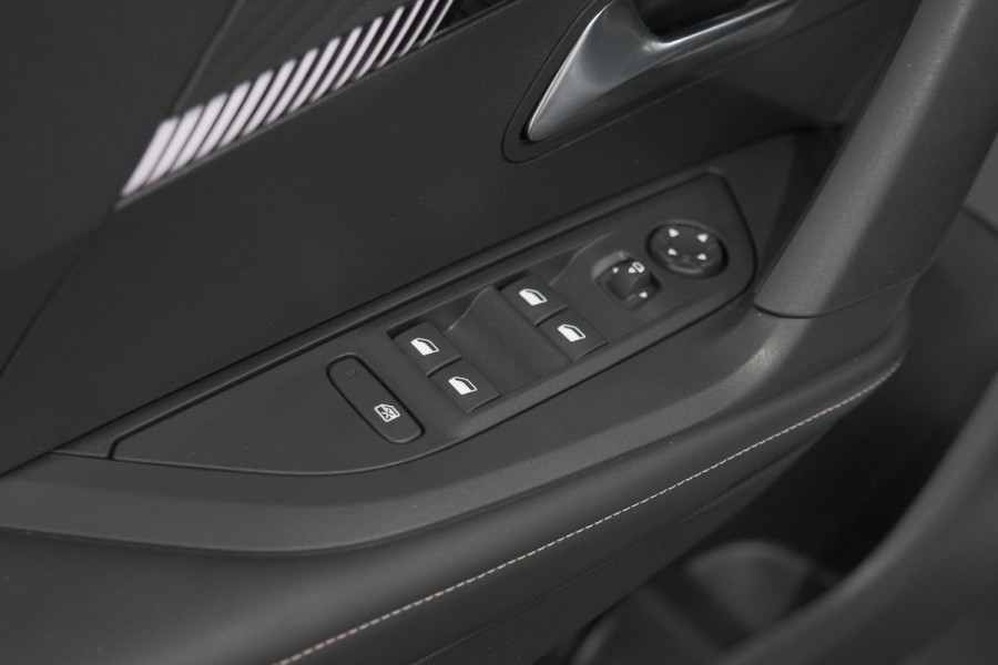 Peugeot 2008 PureTech 100 Allure | Apple Carplay | Parkeersensoren | Climate Control | Cruise Control