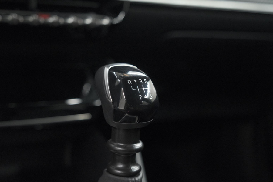 Peugeot 2008 PureTech 100 Allure | Apple Carplay | Parkeersensoren | Climate Control | Cruise Control