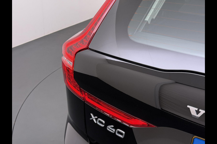 Volvo XC60 2.0 T8 Plug-in hybrid AWD Ultra Dark T8 12 MND. BOVAG GARANTIE | HEAD UP | PANORAMA DAK | ACHTERUITRIJ CAMERA | BOWERS & WILKINS | MEM. SEATS | STOEL+STUUR VERWARMING |