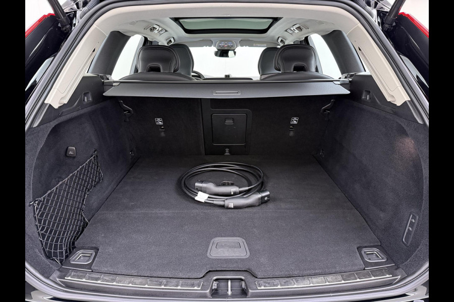 Volvo XC60 2.0 T8 Plug-in hybrid AWD Ultra Dark T8 12 MND. BOVAG GARANTIE | HEAD UP | PANORAMA DAK | ACHTERUITRIJ CAMERA | BOWERS & WILKINS | MEM. SEATS | STOEL+STUUR VERWARMING |