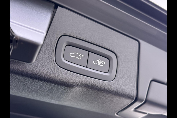 Volvo XC60 2.0 T8 Plug-in hybrid AWD Ultra Dark T8 12 MND. BOVAG GARANTIE | HEAD UP | PANORAMA DAK | ACHTERUITRIJ CAMERA | BOWERS & WILKINS | MEM. SEATS | STOEL+STUUR VERWARMING |