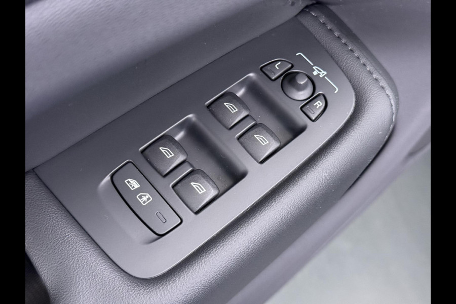 Volvo XC60 2.0 T8 Plug-in hybrid AWD Ultra Dark T8 12 MND. BOVAG GARANTIE | HEAD UP | PANORAMA DAK | ACHTERUITRIJ CAMERA | BOWERS & WILKINS | MEM. SEATS | STOEL+STUUR VERWARMING |