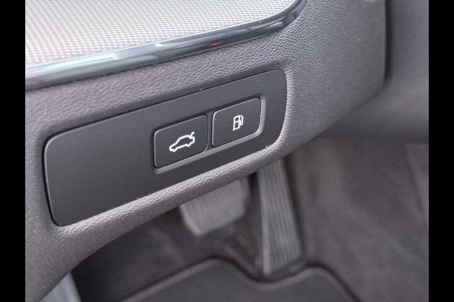 Volvo XC60 2.0 T8 Plug-in hybrid AWD Ultra Dark T8 12 MND. BOVAG GARANTIE | HEAD UP | PANORAMA DAK | ACHTERUITRIJ CAMERA | BOWERS & WILKINS | MEM. SEATS | STOEL+STUUR VERWARMING |