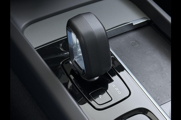 Volvo XC60 2.0 T8 Plug-in hybrid AWD Ultra Dark T8 12 MND. BOVAG GARANTIE | HEAD UP | PANORAMA DAK | ACHTERUITRIJ CAMERA | BOWERS & WILKINS | MEM. SEATS | STOEL+STUUR VERWARMING |