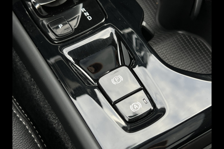 Volvo XC40 1.5 T4 Recharge Inscription | Trekhaak | Leder | Harman Kardon | Pano | 360 Camera