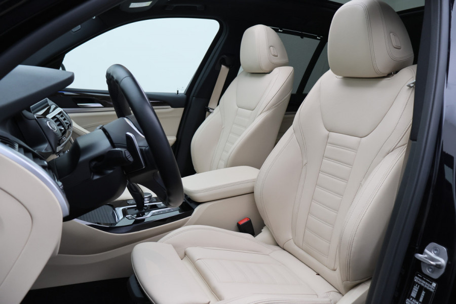 BMW X3 xDrive30e Business Edition Plus Panoramadak, 360° Camera, Leer, Memory, Apple Carplay, 20"