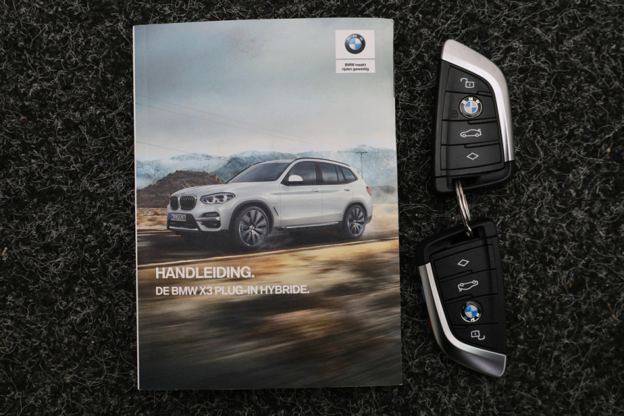 BMW X3 xDrive30e Business Edition Plus Panoramadak, 360° Camera, Leer, Memory, Apple Carplay, 20"