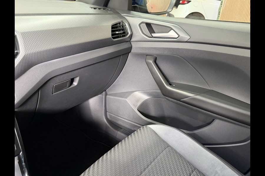 Volkswagen T-Cross 1.5 TSI 150pk Style R-Line | Navi | 18" | ACC | Dodehoek | Camera | Carplay |