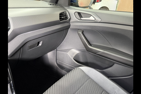 Volkswagen T-Cross 1.5 TSI 150pk Style R-Line | Navi | 18" | ACC | Dodehoek | Camera | Carplay |