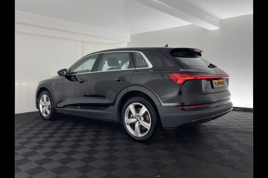 Audi e-tron 55 quattro edition 95 kWh [3-Fase-11kW] {SoH-95%} (INCL.BTW) *FULL-LED | HEATED-COMFORTSEATS | DIGI-COCKPIT | NAVI-FULLMAP | CAMERA | DAB+ | ECC | PDC | CRUISE | 20''ALU*