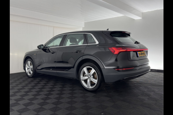 Audi e-tron 55 quattro edition 95 kWh [3-Fase-11kW] {SoH-95%} (INCL.BTW) *FULL-LED | HEATED-COMFORTSEATS | DIGI-COCKPIT | NAVI-FULLMAP | CAMERA | DAB+ | ECC | PDC | CRUISE | 20''ALU*