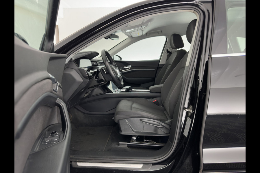 Audi e-tron 55 quattro edition 95 kWh [3-Fase-11kW] {SoH-95%} (INCL.BTW) *FULL-LED | HEATED-COMFORTSEATS | DIGI-COCKPIT | NAVI-FULLMAP | CAMERA | DAB+ | ECC | PDC | CRUISE | 20''ALU*