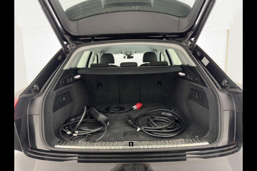 Audi e-tron 55 quattro edition 95 kWh [3-Fase-11kW] {SoH-95%} (INCL.BTW) *FULL-LED | HEATED-COMFORTSEATS | DIGI-COCKPIT | NAVI-FULLMAP | CAMERA | DAB+ | ECC | PDC | CRUISE | 20''ALU*