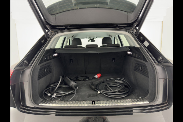 Audi e-tron 55 quattro edition 95 kWh [3-Fase-11kW] {SoH-95%} (INCL.BTW) *FULL-LED | HEATED-COMFORTSEATS | DIGI-COCKPIT | NAVI-FULLMAP | CAMERA | DAB+ | ECC | PDC | CRUISE | 20''ALU*