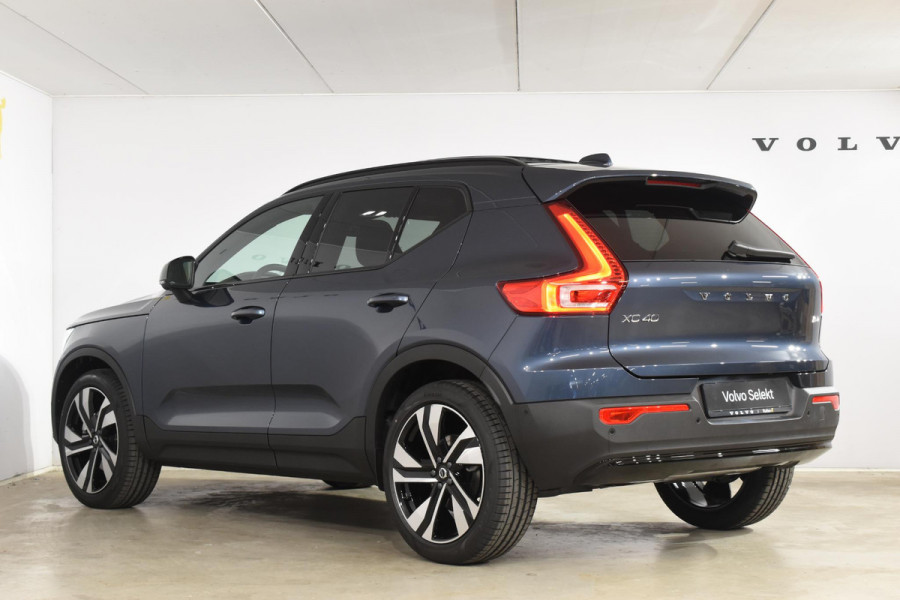 Volvo XC40 B4 211PK Automaat Plus Dark / Adaptive Cruise control / 360 Camera / Extra getint glas / 20'' velgen / Harman Kardon / Elektrisch verstelbare stoelen met geheugen / Stoel- en stuurverwarming / Elektrisch panorama schuifdak