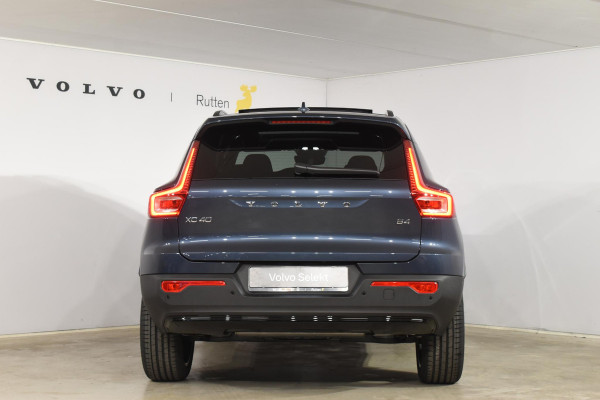 Volvo XC40 B4 211PK Automaat Plus Dark / Adaptive Cruise control / 360 Camera / Extra getint glas / 20'' velgen / Harman Kardon / Elektrisch verstelbare stoelen met geheugen / Stoel- en stuurverwarming / Elektrisch panorama schuifdak