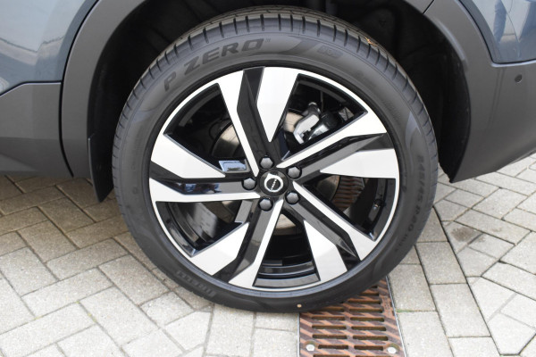Volvo XC40 B4 211PK Automaat Plus Dark / Adaptive Cruise control / 360 Camera / Extra getint glas / 20'' velgen / Harman Kardon / Elektrisch verstelbare stoelen met geheugen / Stoel- en stuurverwarming / Elektrisch panorama schuifdak