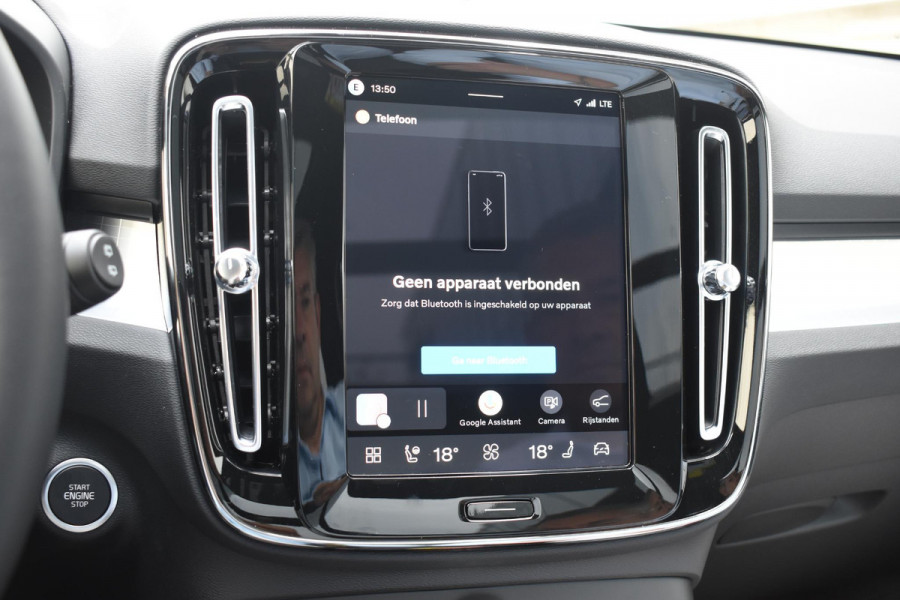 Volvo XC40 B4 211PK Automaat Plus Dark / Adaptive Cruise control / 360 Camera / Extra getint glas / 20'' velgen / Harman Kardon / Elektrisch verstelbare stoelen met geheugen / Stoel- en stuurverwarming / Elektrisch panorama schuifdak