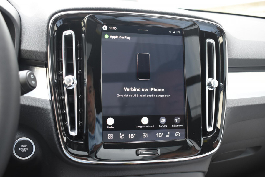 Volvo XC40 B4 211PK Automaat Plus Dark / Adaptive Cruise control / 360 Camera / Extra getint glas / 20'' velgen / Harman Kardon / Elektrisch verstelbare stoelen met geheugen / Stoel- en stuurverwarming / Elektrisch panorama schuifdak