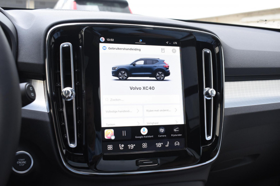 Volvo XC40 B4 211PK Automaat Plus Dark / Adaptive Cruise control / 360 Camera / Extra getint glas / 20'' velgen / Harman Kardon / Elektrisch verstelbare stoelen met geheugen / Stoel- en stuurverwarming / Elektrisch panorama schuifdak