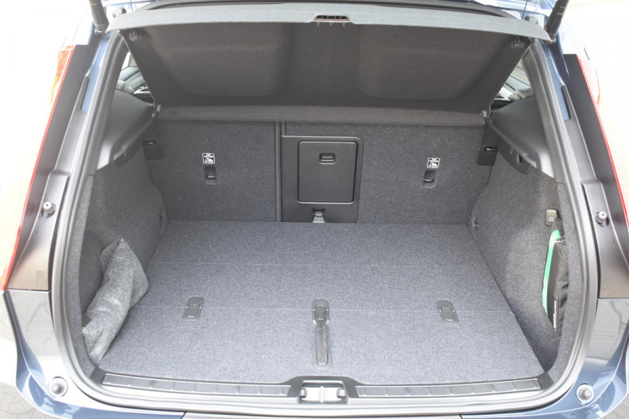 Volvo XC40 B4 211PK Automaat Plus Dark / Adaptive Cruise control / 360 Camera / Extra getint glas / 20'' velgen / Harman Kardon / Elektrisch verstelbare stoelen met geheugen / Stoel- en stuurverwarming / Elektrisch panorama schuifdak
