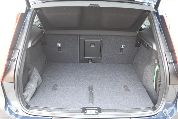 Volvo XC40 B4 211PK Automaat Plus Dark / Adaptive Cruise control / 360 Camera / Extra getint glas / 20'' velgen / Harman Kardon / Elektrisch verstelbare stoelen met geheugen / Stoel- en stuurverwarming / Elektrisch panorama schuifdak