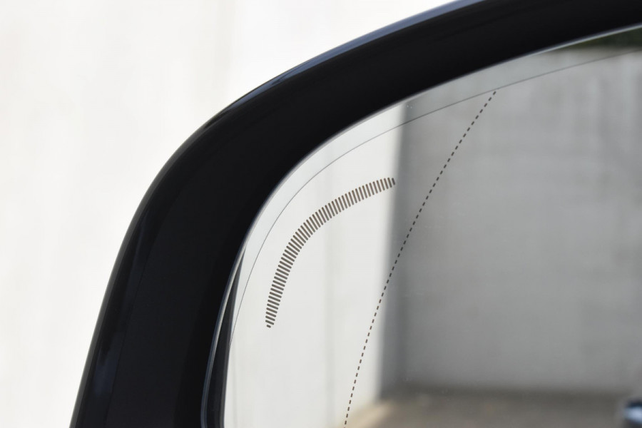Volvo XC40 B4 211PK Automaat Plus Dark / Adaptive Cruise control / 360 Camera / Extra getint glas / 20'' velgen / Harman Kardon / Elektrisch verstelbare stoelen met geheugen / Stoel- en stuurverwarming / Elektrisch panorama schuifdak