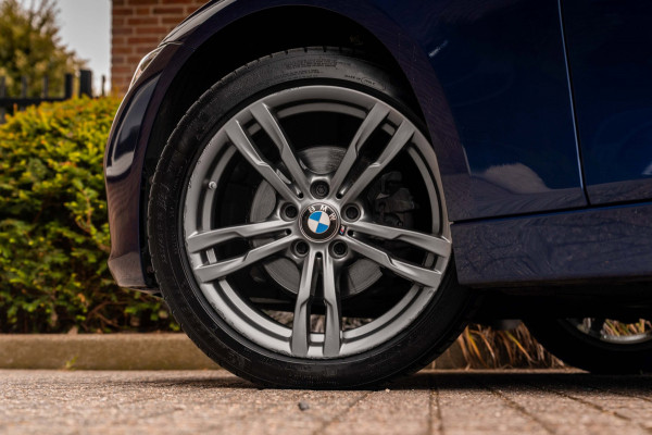 BMW 3 Serie 318i Executive 136 PK Aut. LED Clima Cruise 18'' M-Sport