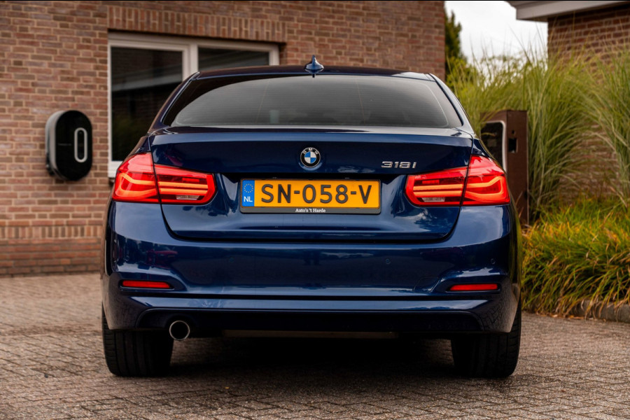BMW 3 Serie 318i Executive 136 PK Aut. LED Clima Cruise 18'' M-Sport