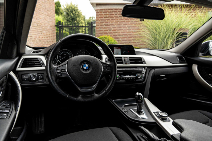 BMW 3 Serie 318i Executive 136 PK Aut. LED Clima Cruise 18'' M-Sport