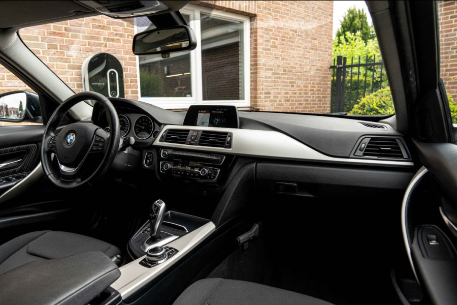 BMW 3 Serie 318i Executive 136 PK Aut. LED Clima Cruise 18'' M-Sport