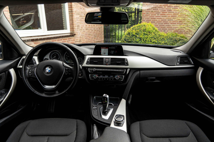 BMW 3 Serie 318i Executive 136 PK Aut. LED Clima Cruise 18'' M-Sport
