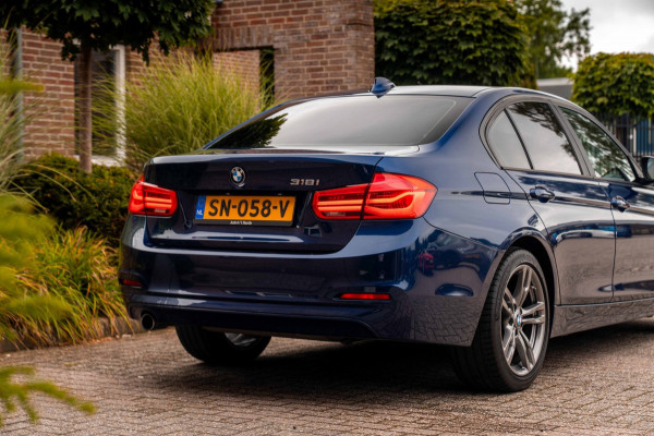 BMW 3 Serie 318i Executive 136 PK Aut. LED Clima Cruise 18'' M-Sport