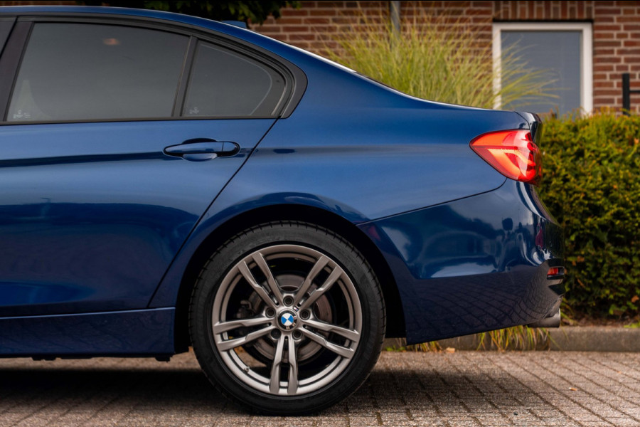 BMW 3 Serie 318i Executive 136 PK Aut. LED Clima Cruise 18'' M-Sport