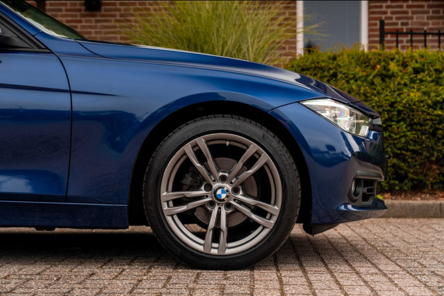 BMW 3 Serie 318i Executive 136 PK Aut. LED Clima Cruise 18'' M-Sport