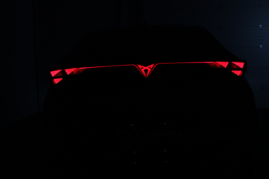 CUPRA Tavascan Business 82 kWh > 	569 WLTP/Travel Assist/Tavascan Blue