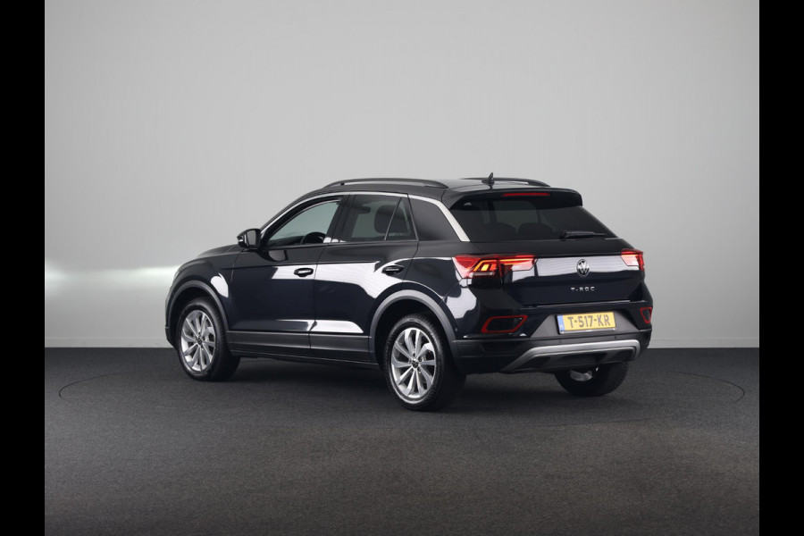 Volkswagen T-Roc 1.5 TSI Life 150 pk Automaat (DSG) | Navigatie | Parkeersensoren (Park assist) | Achteruitrijcamera | Adaptieve cruise control | Autom. airco |