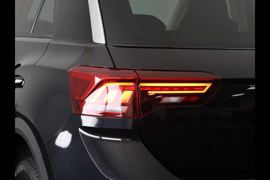 Volkswagen T-Roc 1.5 TSI Life 150 pk Automaat (DSG) | Navigatie | Parkeersensoren (Park assist) | Achteruitrijcamera | Adaptieve cruise control | Autom. airco |