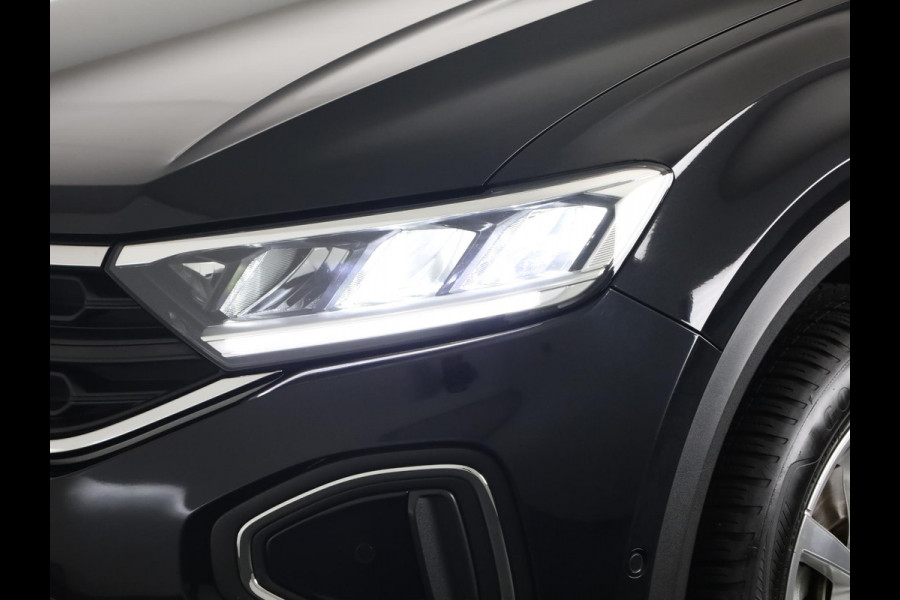 Volkswagen T-Roc 1.5 TSI Life 150 pk Automaat (DSG) | Navigatie | Parkeersensoren (Park assist) | Achteruitrijcamera | Adaptieve cruise control | Autom. airco |