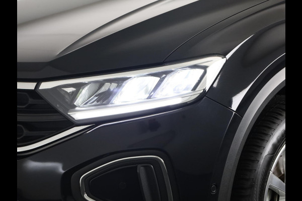 Volkswagen T-Roc 1.5 TSI Life 150 pk Automaat (DSG) | Navigatie | Parkeersensoren (Park assist) | Achteruitrijcamera | Adaptieve cruise control | Autom. airco |