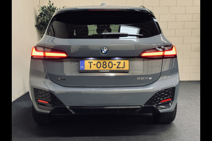 BMW 2 Serie Active Tourer 225e xDrive M-Sport | 19" | Panorama | Trekhaak | HK