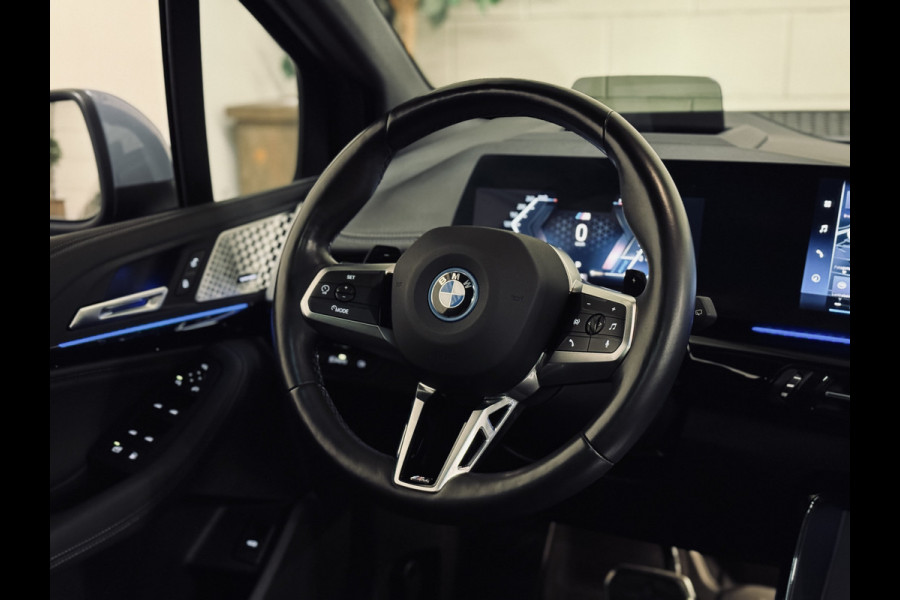 BMW 2 Serie Active Tourer 225e xDrive M-Sport | 19" | Panorama | Trekhaak | HK