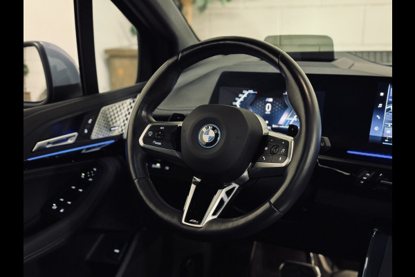 BMW 2 Serie Active Tourer 225e xDrive M-Sport | 19" | Panorama | Trekhaak | HK
