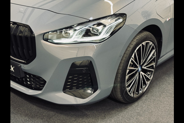 BMW 2 Serie Active Tourer 225e xDrive M-Sport | 19" | Panorama | Trekhaak | HK