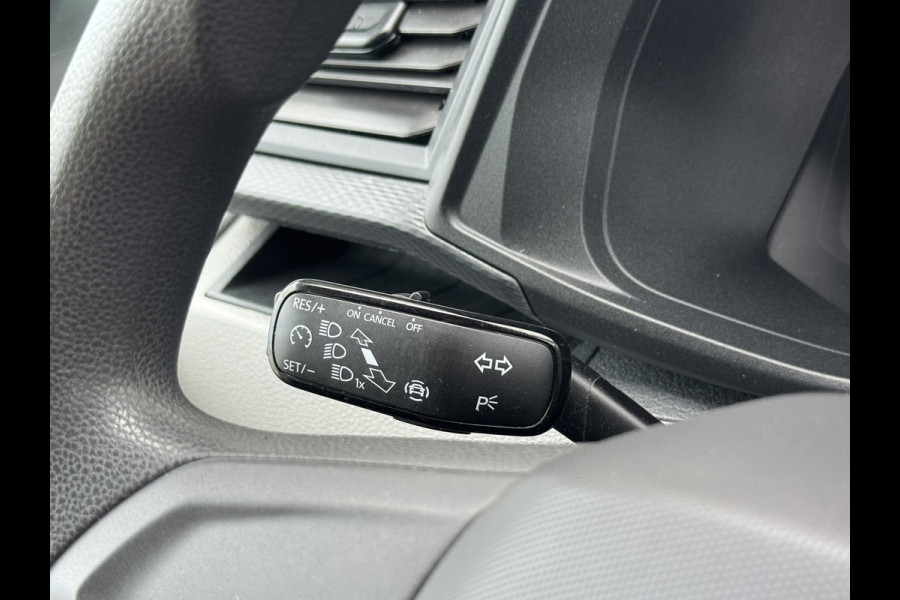 Volkswagen Transporter 2.0 TDI L2H1 28 Highline Trekhaak 3 Zits Pdc v+a Navigatie Cruise Lat om Lat
