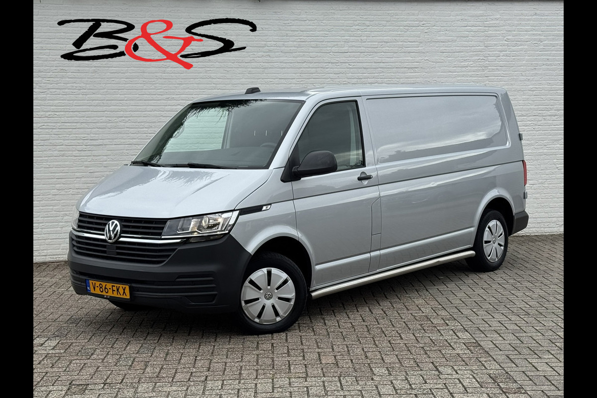 Volkswagen Transporter 2.0 TDI L2H1 28 Highline Trekhaak 3 Zits Pdc v+a Navigatie Cruise Lat om Lat