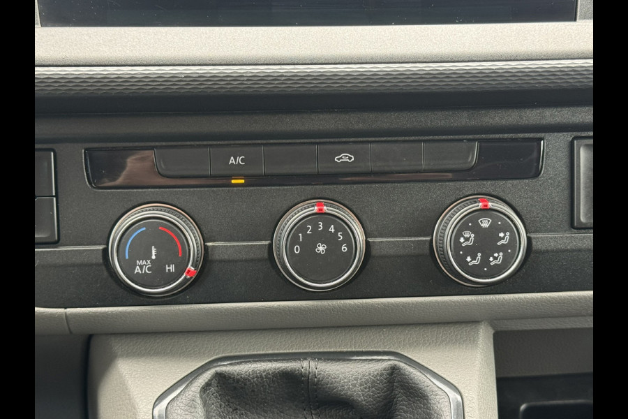 Volkswagen Transporter 2.0 TDI L2H1 28 Highline Trekhaak 3 Zits Pdc v+a Navigatie Cruise Lat om Lat