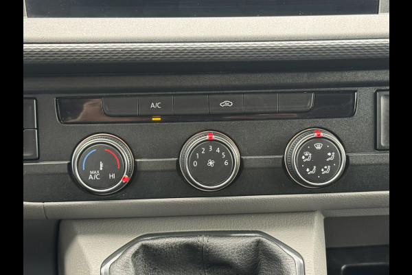 Volkswagen Transporter 2.0 TDI L2H1 28 Highline Trekhaak 3 Zits Pdc v+a Navigatie Cruise Lat om Lat
