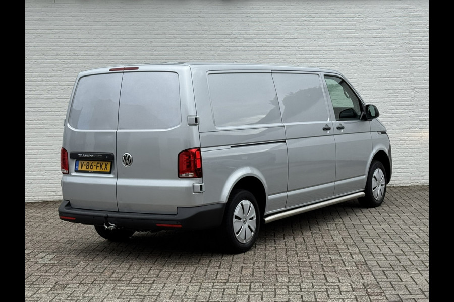 Volkswagen Transporter 2.0 TDI L2H1 28 Highline Trekhaak 3 Zits Pdc v+a Navigatie Cruise Lat om Lat